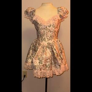 Sugar Thrillz Dolls Kill ‘TEA AND CIRCUMSTANCE’ Brocade Pink Tie Dress NWT L